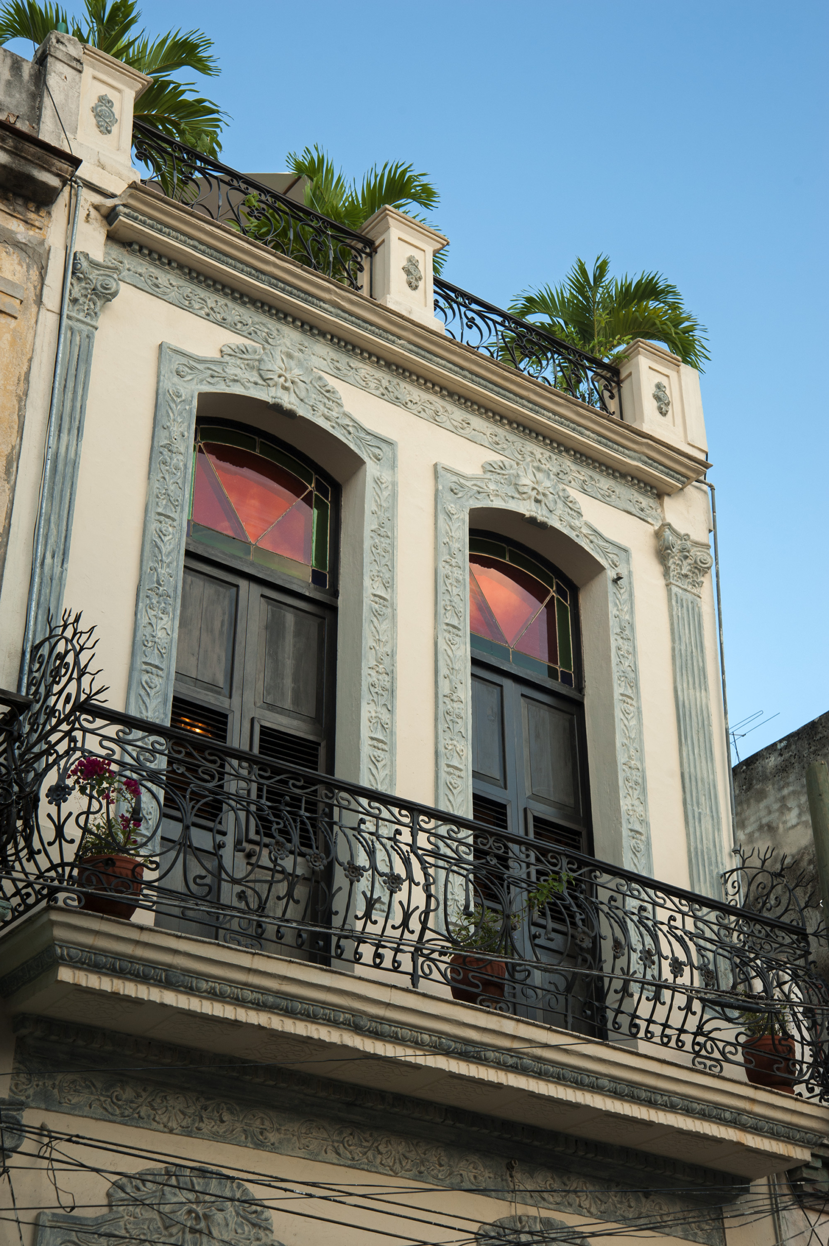 Colonial building facade in Habana Vieja, Havana, where valor catastral cuba is calculated per square metre