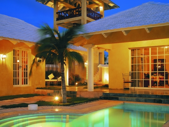 Private villa terrace and pool in Havana available for a full buyout