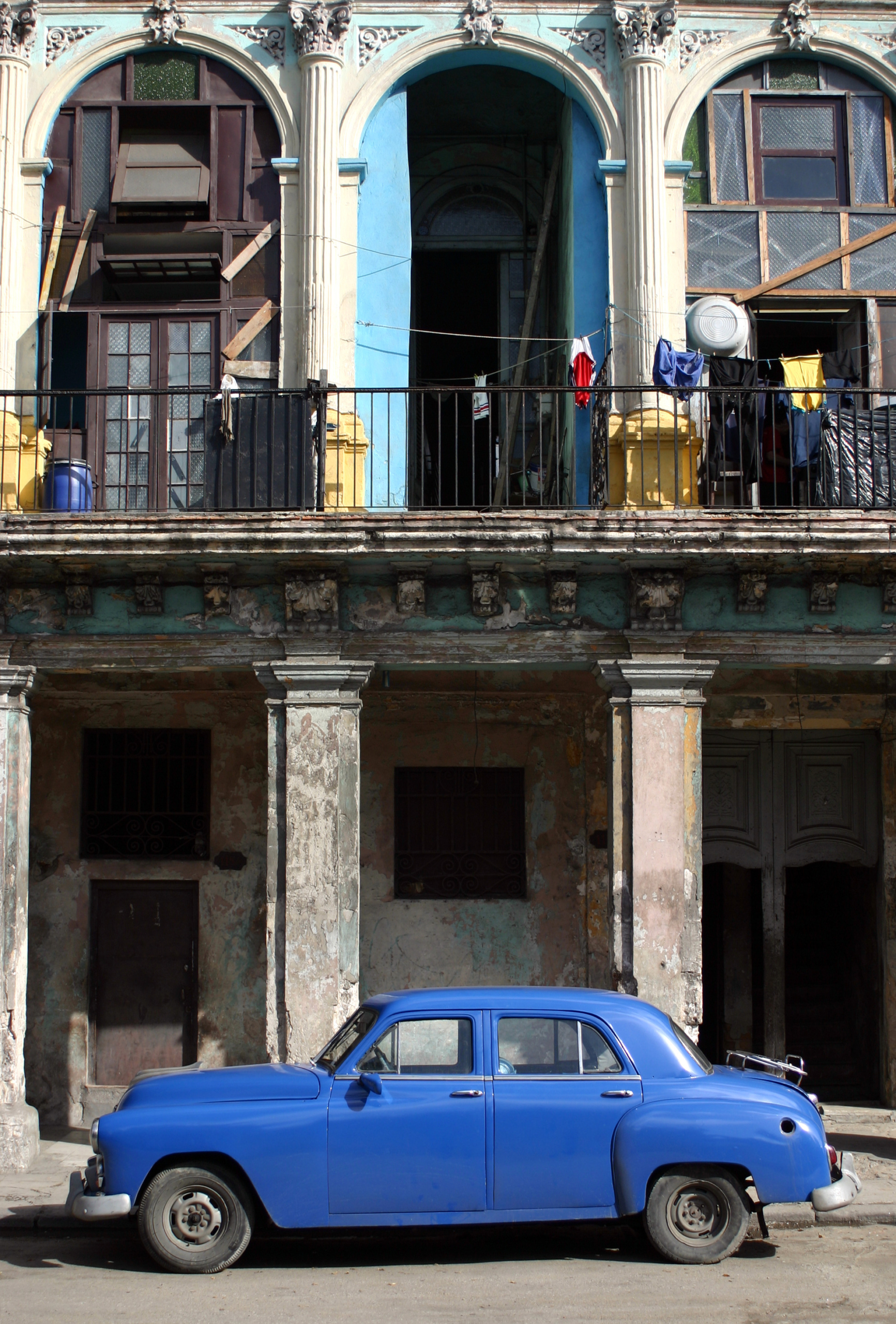 Shaded front porch of a licensed short-term rental in Cuba, Vedado, Havana